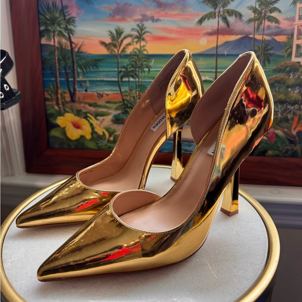 BOLD Statement Gold Metallic Pointed Toe High Heels - Dress Pumps Size 9.5